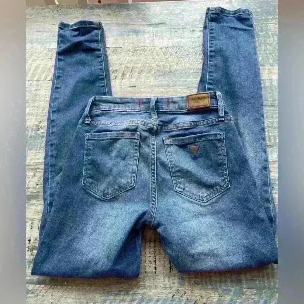 Guess Jeans Size 24 Skinny 8.5 inch rise, 27.5 inch in seam